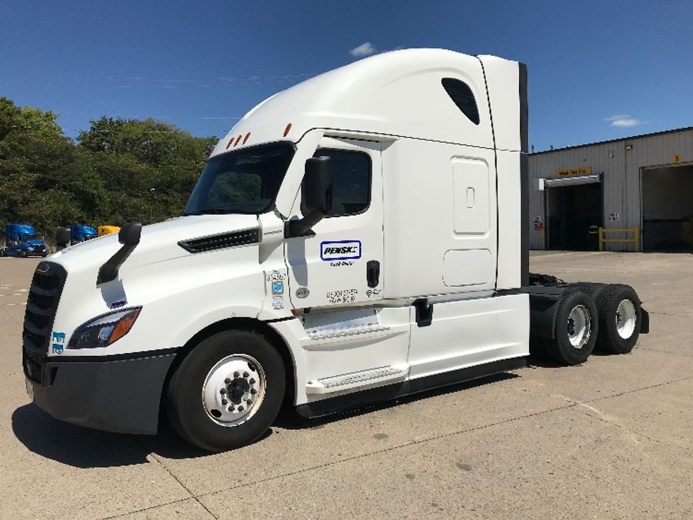 Sleeper Tractor-Heavy Duty Tractors-Freightliner-2021-T12664ST-Grand Prairie-TX-452,419\n\t\tmiles-$ 74,000 - Image 3