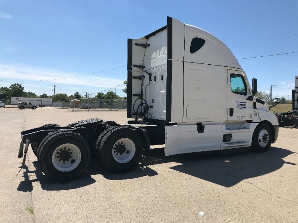 Sleeper Tractor-Heavy Duty Tractors-Freightliner-2021-T12664ST-Grand Prairie-TX-452,419\n\t\tmiles-$ 74,000 - Image 7