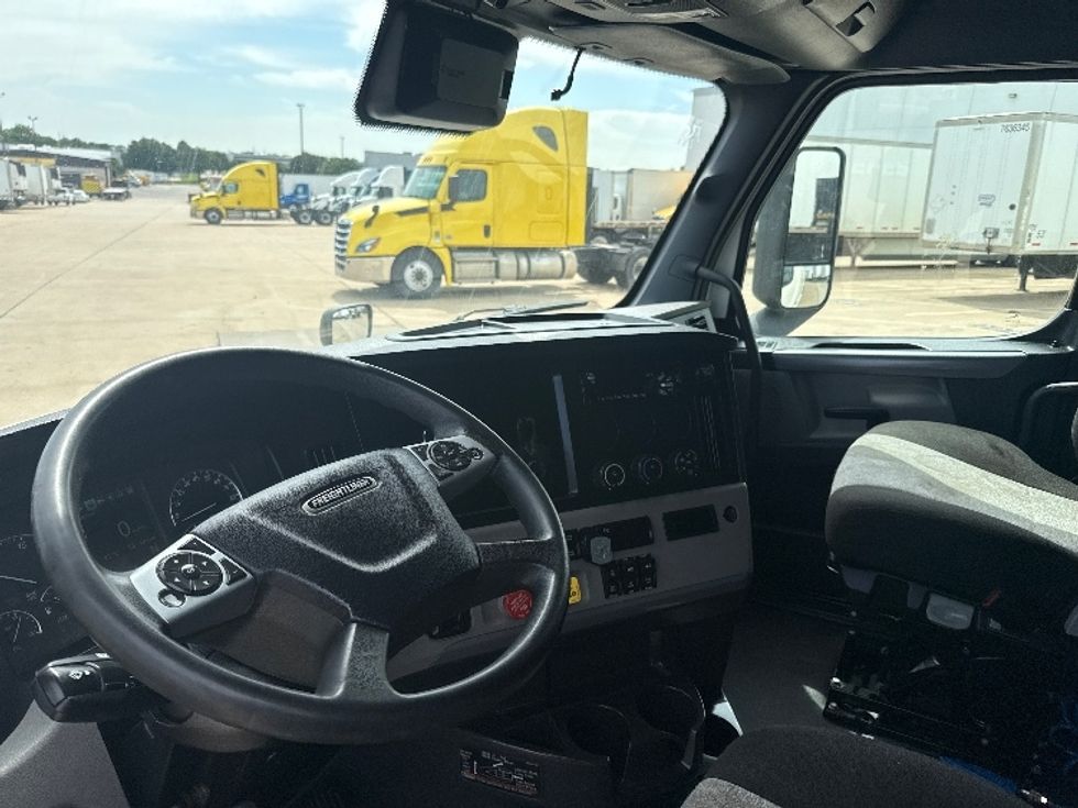 Sleeper Tractor-Heavy Duty Tractors-Freightliner-2021-T12664ST-Grand Prairie-TX-567,492\n\t\tmiles-$ 59,250 - Image 10