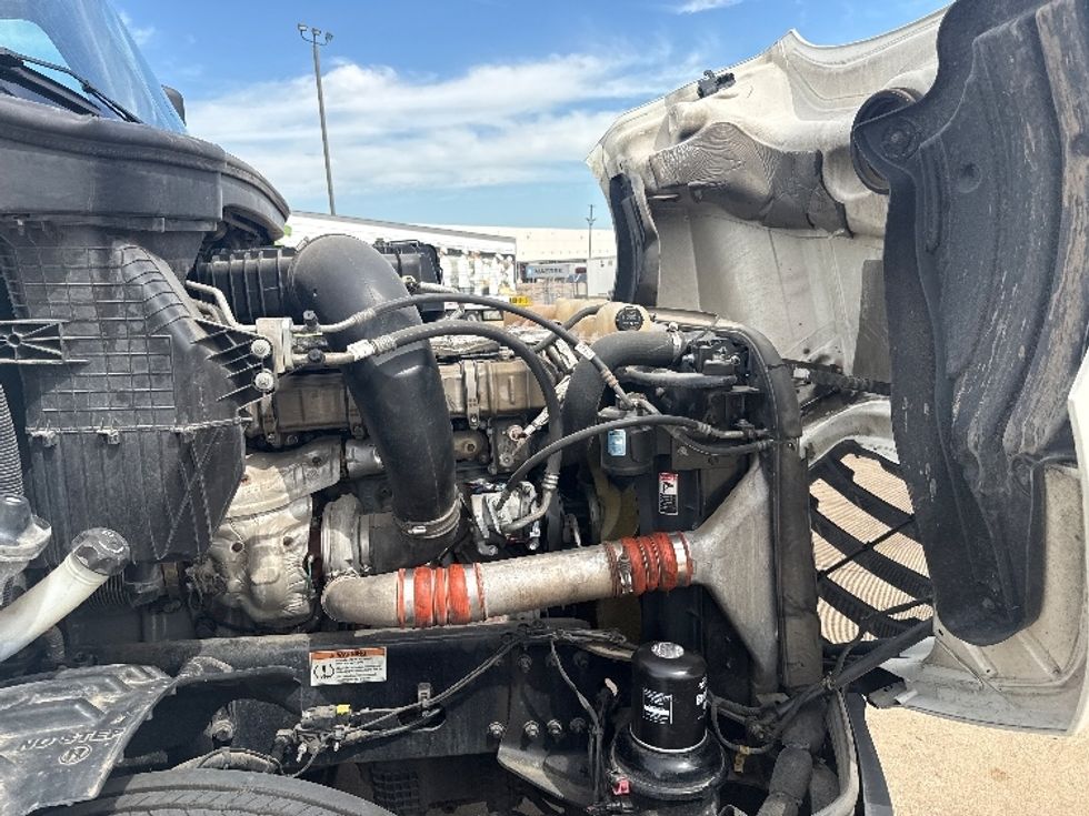 Sleeper Tractor-Heavy Duty Tractors-Freightliner-2021-T12664ST-Grand Prairie-TX-567,492\n\t\tmiles-$ 59,250 - Image 17