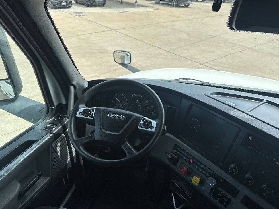 Sleeper Tractor-Heavy Duty Tractors-Freightliner-2021-T12664ST-Grand Prairie-TX-567,492\n\t\tmiles-$ 59,250 - Image 19