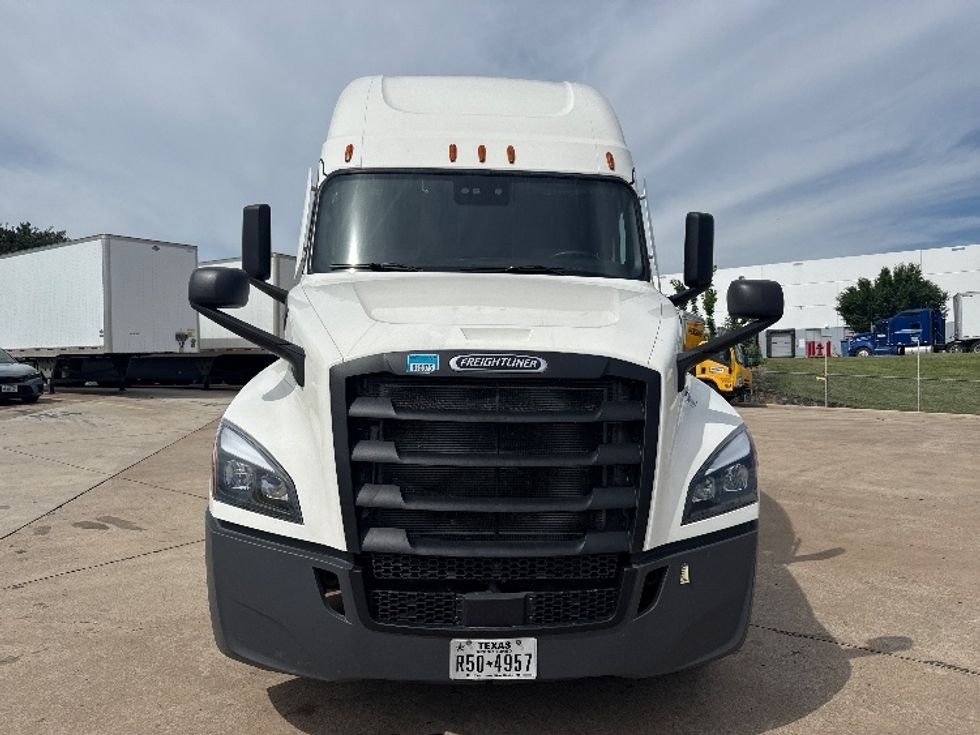 Sleeper Tractor-Heavy Duty Tractors-Freightliner-2021-T12664ST-Grand Prairie-TX-567,492\n\t\tmiles-$ 59,250 - Image 2
