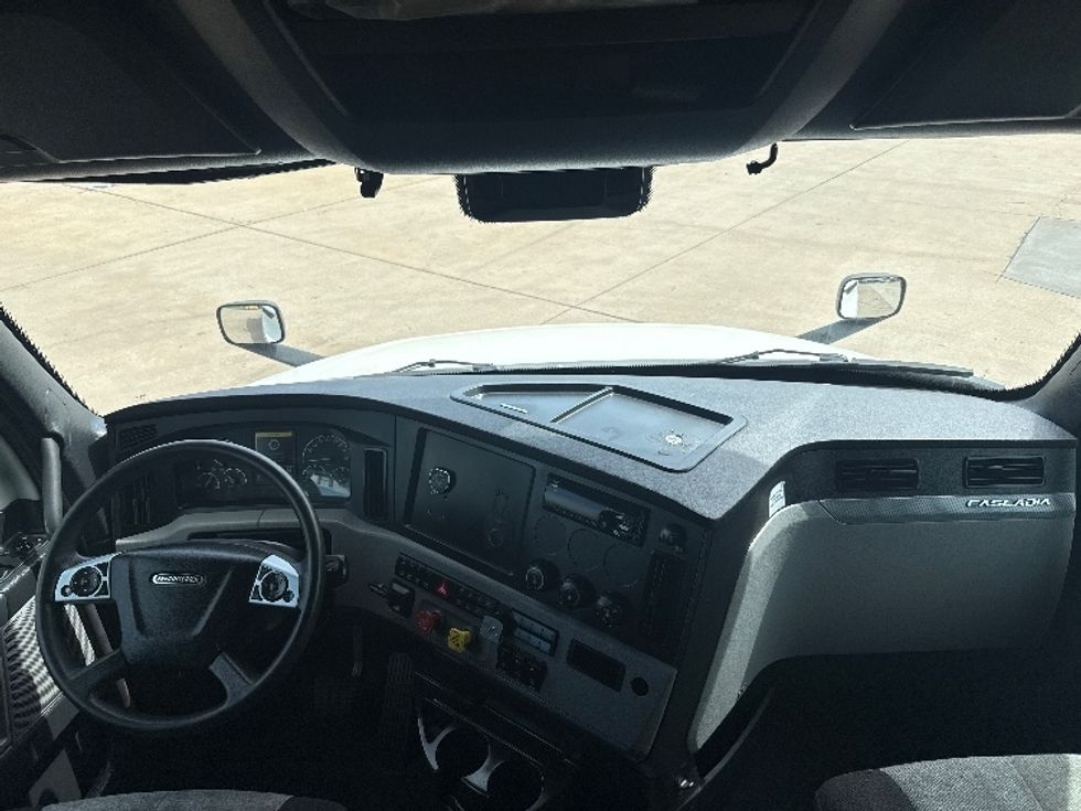 Sleeper Tractor-Heavy Duty Tractors-Freightliner-2021-T12664ST-Grand Prairie-TX-567,492\n\t\tmiles-$ 59,250 - Image 20
