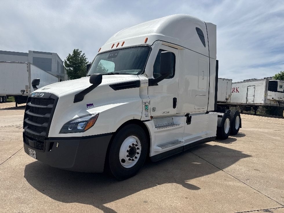 Sleeper Tractor-Heavy Duty Tractors-Freightliner-2021-T12664ST-Grand Prairie-TX-567,492\n\t\tmiles-$ 59,250 - Image 3