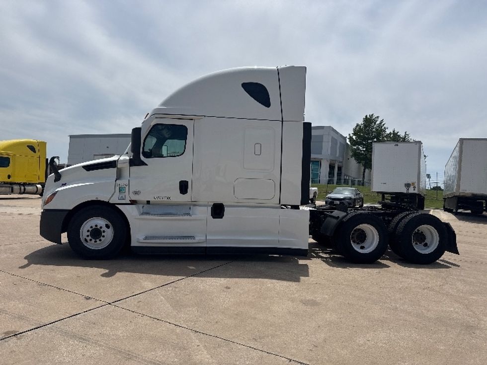 Sleeper Tractor-Heavy Duty Tractors-Freightliner-2021-T12664ST-Grand Prairie-TX-567,492\n\t\tmiles-$ 59,250 - Image 4