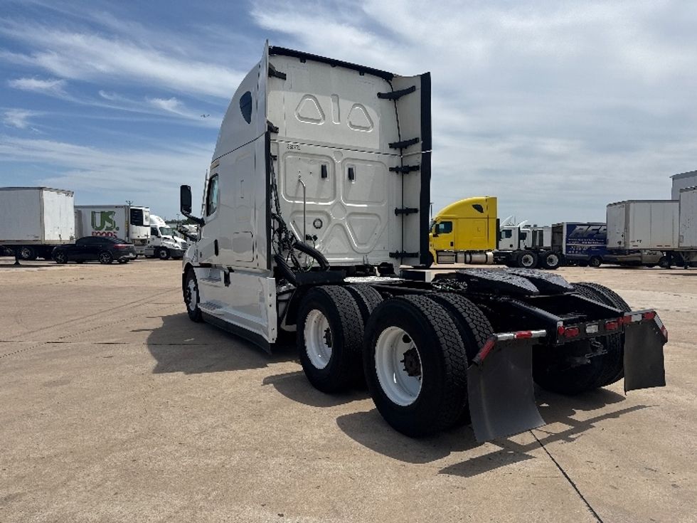 Sleeper Tractor-Heavy Duty Tractors-Freightliner-2021-T12664ST-Grand Prairie-TX-567,492\n\t\tmiles-$ 59,250 - Image 5