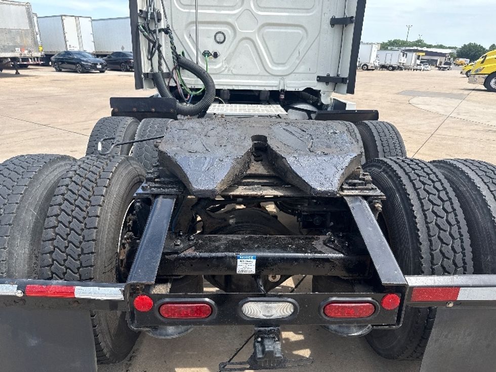 Sleeper Tractor-Heavy Duty Tractors-Freightliner-2021-T12664ST-Grand Prairie-TX-567,492\n\t\tmiles-$ 59,250 - Image 6