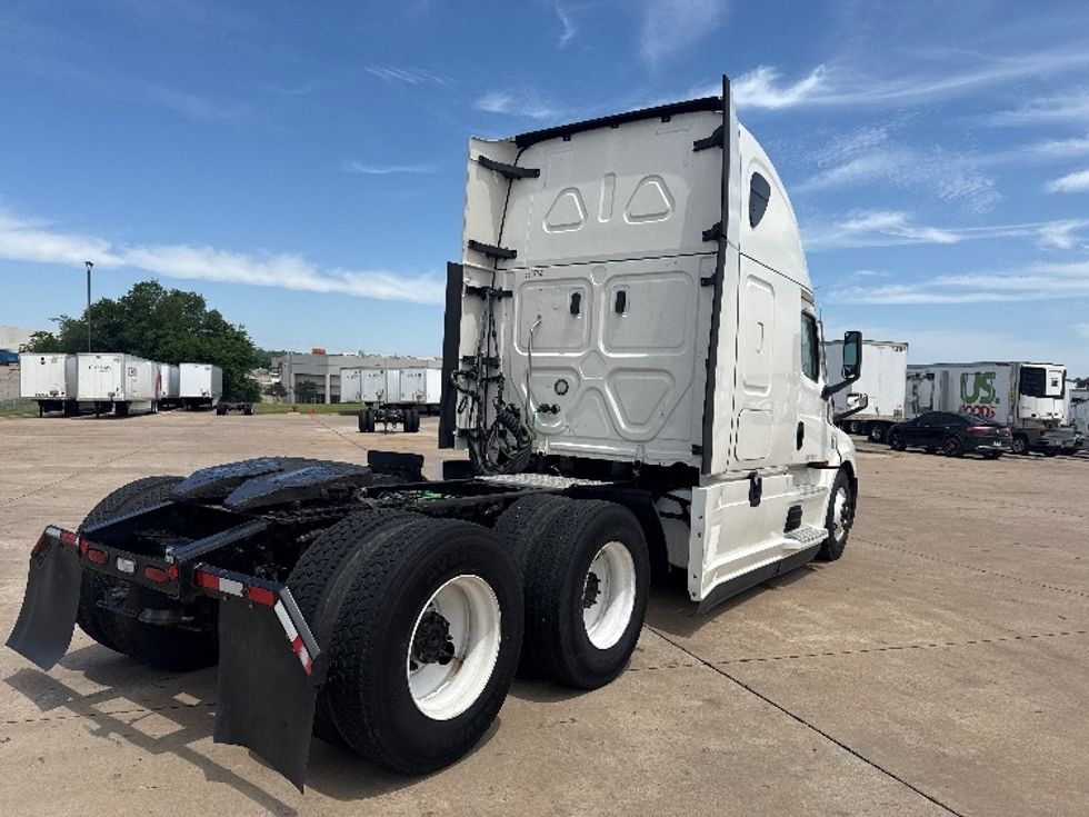 Sleeper Tractor-Heavy Duty Tractors-Freightliner-2021-T12664ST-Grand Prairie-TX-567,492\n\t\tmiles-$ 59,250 - Image 7