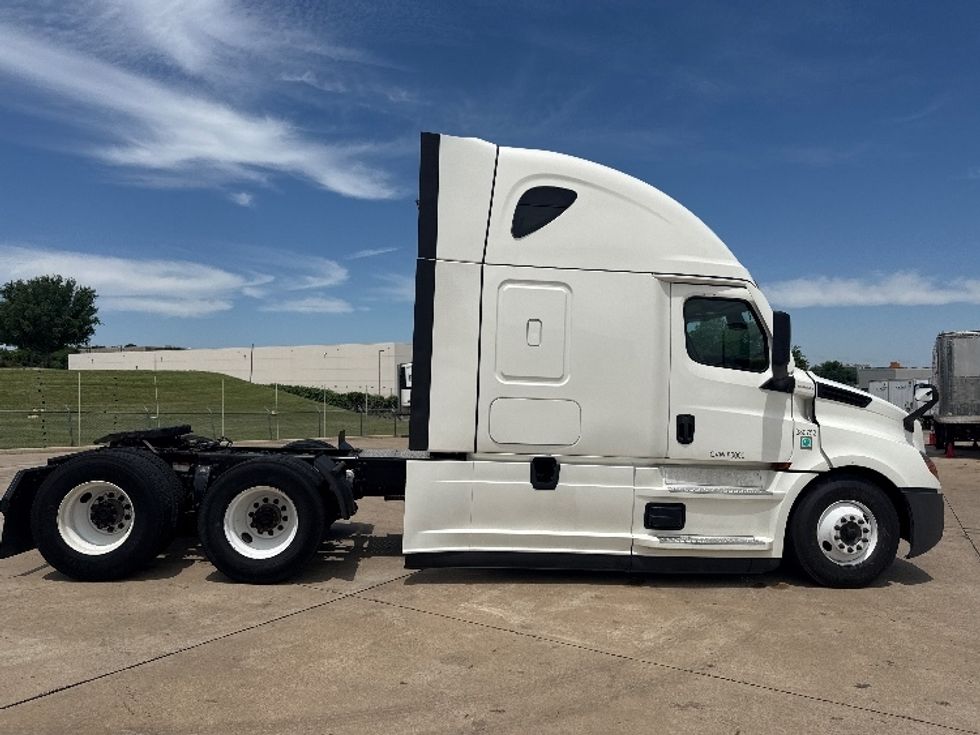 Sleeper Tractor-Heavy Duty Tractors-Freightliner-2021-T12664ST-Grand Prairie-TX-567,492\n\t\tmiles-$ 59,250 - Image 8