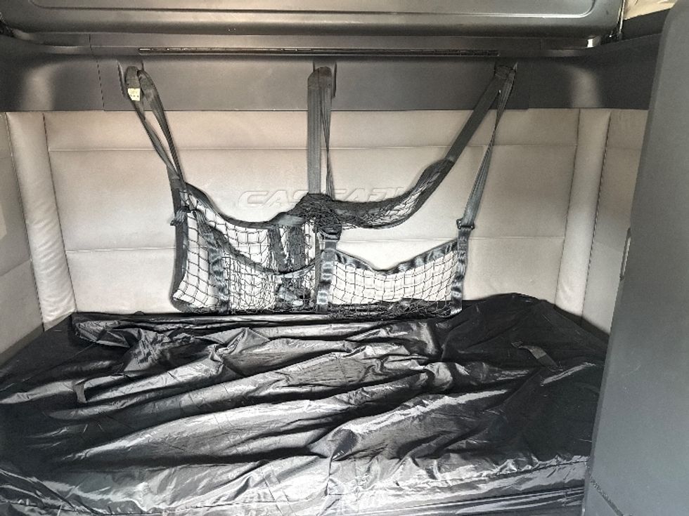 Sleeper Tractor-Heavy Duty Tractors-Freightliner-2021-T12664ST-Grand Prairie-TX-570,686\n\t\tmiles-$ 62,750 - Image 16