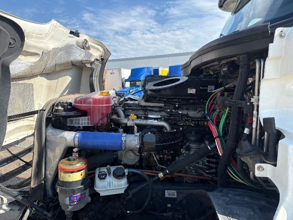 Sleeper Tractor-Heavy Duty Tractors-Freightliner-2021-T12664ST-Grand Prairie-TX-570,686\n\t\tmiles-$ 62,750 - Image 21