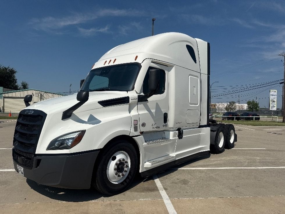 Sleeper Tractor-Heavy Duty Tractors-Freightliner-2021-T12664ST-Grand Prairie-TX-570,686\n\t\tmiles-$ 62,750 - Image 3