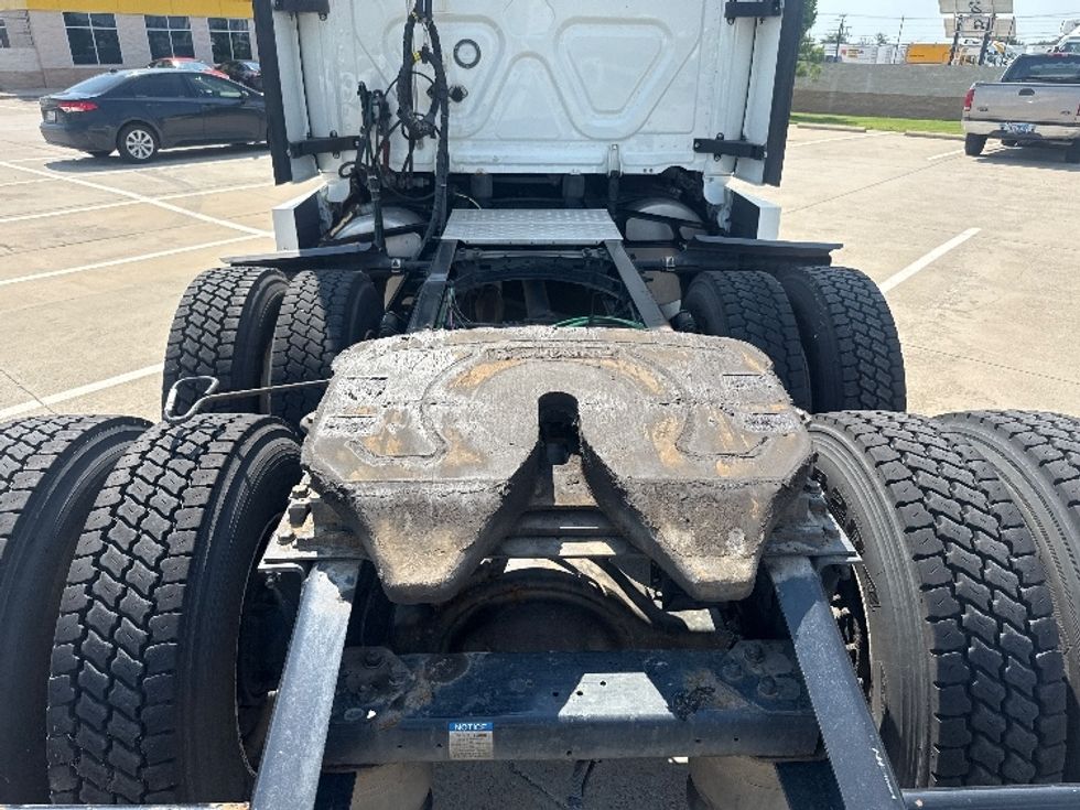 Sleeper Tractor-Heavy Duty Tractors-Freightliner-2021-T12664ST-Grand Prairie-TX-570,686\n\t\tmiles-$ 62,750 - Image 6