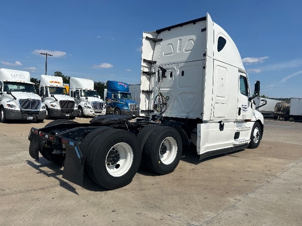 Sleeper Tractor-Heavy Duty Tractors-Freightliner-2021-T12664ST-Grand Prairie-TX-589,241\n\t\tmiles-$ 61,000 - Image 7