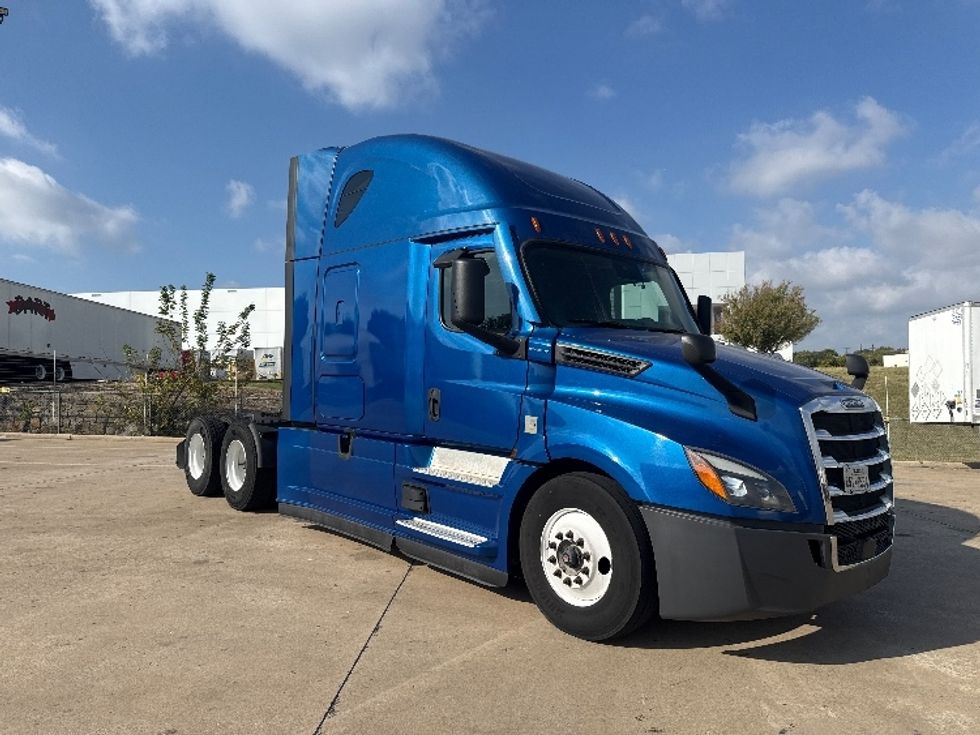 Sleeper Tractor-Heavy Duty Tractors-Freightliner-2021-T12664ST-Grand Prairie-TX-595,673\n\t\tmiles-$ 58,750 - Image 1