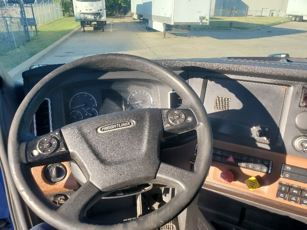 Sleeper Tractor-Heavy Duty Tractors-Freightliner-2021-T12664ST-Grand Prairie-TX-595,673\n\t\tmiles-$ 58,750 - Image 11