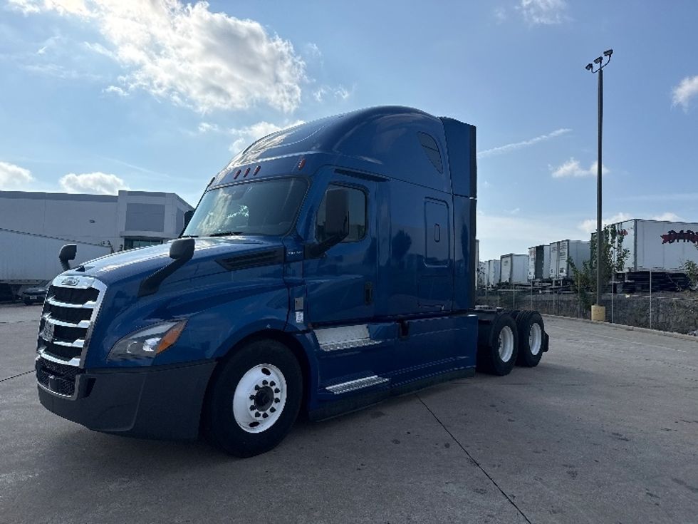 Sleeper Tractor-Heavy Duty Tractors-Freightliner-2021-T12664ST-Grand Prairie-TX-595,673\n\t\tmiles-$ 58,750 - Image 3