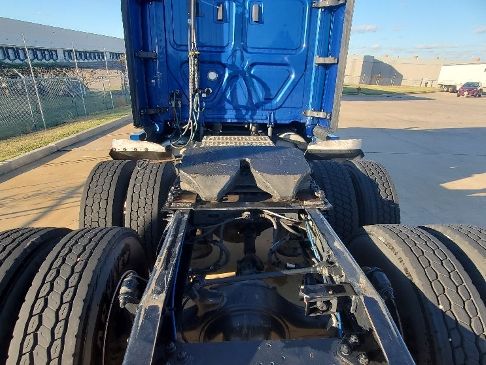 Sleeper Tractor-Heavy Duty Tractors-Freightliner-2021-T12664ST-Grand Prairie-TX-595,673\n\t\tmiles-$ 58,750 - Image 6
