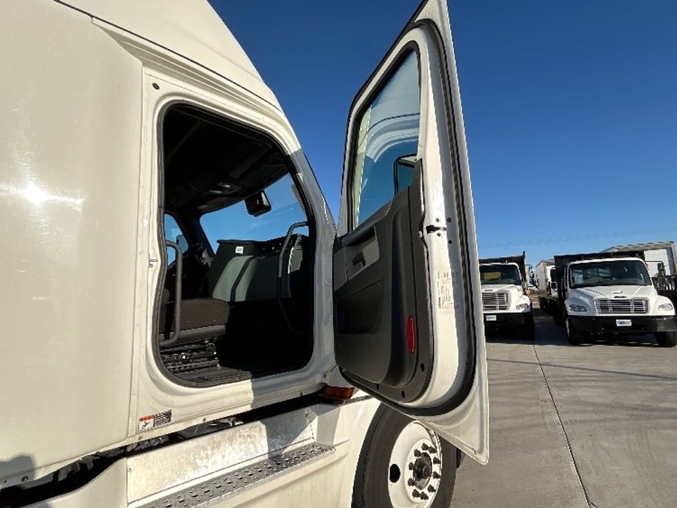 Sleeper Tractor-Heavy Duty Tractors-Freightliner-2021-T12664ST-Greeley-CO-531,749\n\t\tmiles-$ 67,750 - Image 13