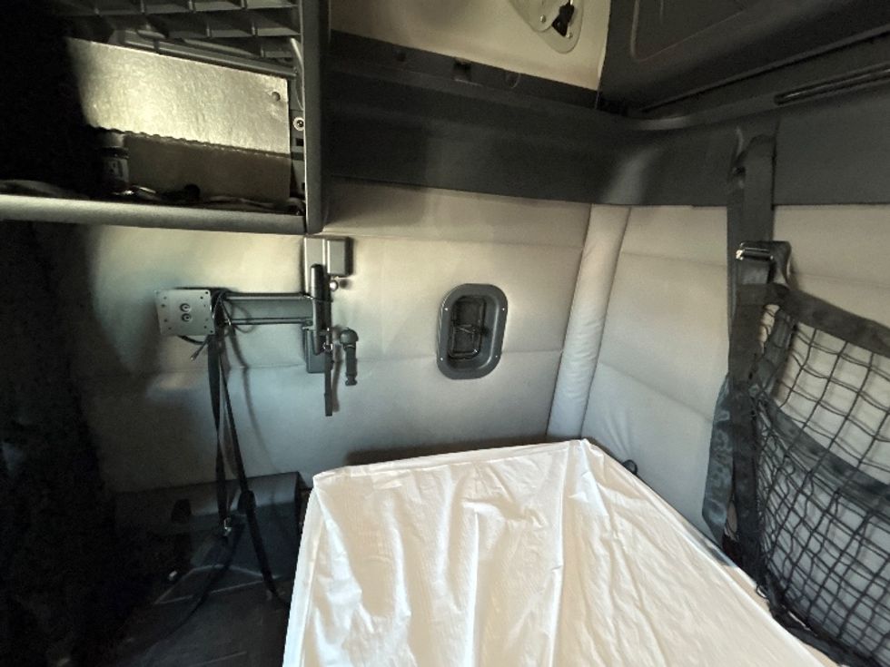 Sleeper Tractor-Heavy Duty Tractors-Freightliner-2021-T12664ST-Greeley-CO-531,749\n\t\tmiles-$ 67,750 - Image 18