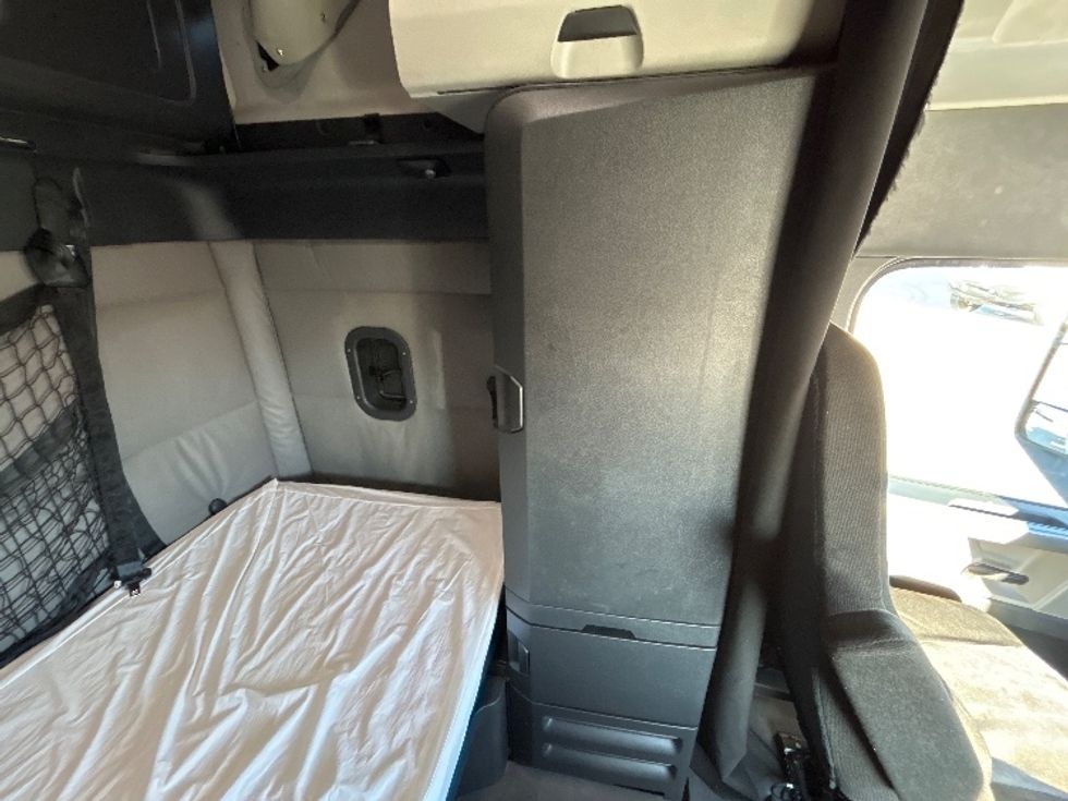 Sleeper Tractor-Heavy Duty Tractors-Freightliner-2021-T12664ST-Greeley-CO-531,749\n\t\tmiles-$ 67,750 - Image 19