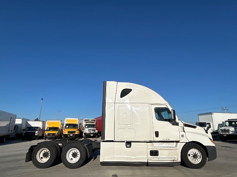 Sleeper Tractor-Heavy Duty Tractors-Freightliner-2021-T12664ST-Greeley-CO-531,749\n\t\tmiles-$ 67,750 - Image 8