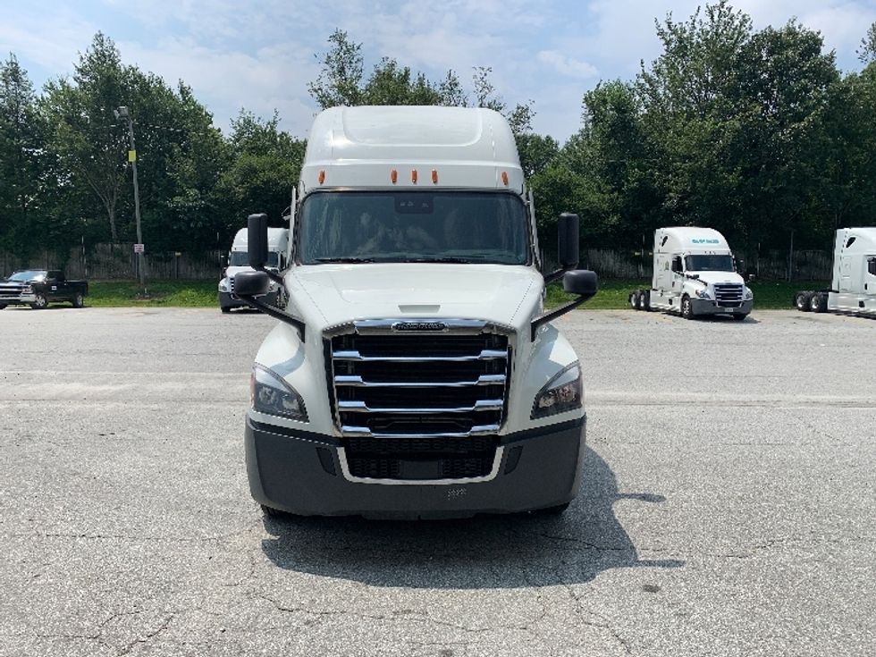 Sleeper Tractor-Heavy Duty Tractors-Freightliner-2021-T12664ST-Greensboro-NC-285,470\n\t\tmiles-$ 83,000 - Image 2