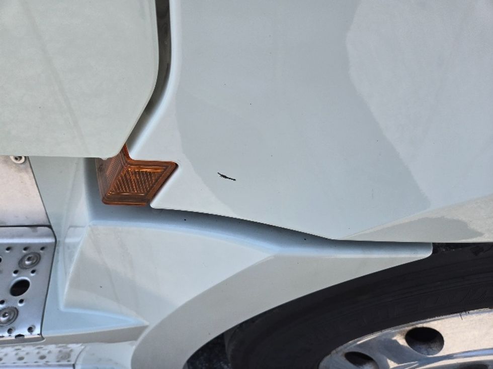 Sleeper Tractor-Heavy Duty Tractors-Freightliner-2021-T12664ST-Greensboro-NC-285,470\n\t\tmiles-$ 83,000 - Image 27