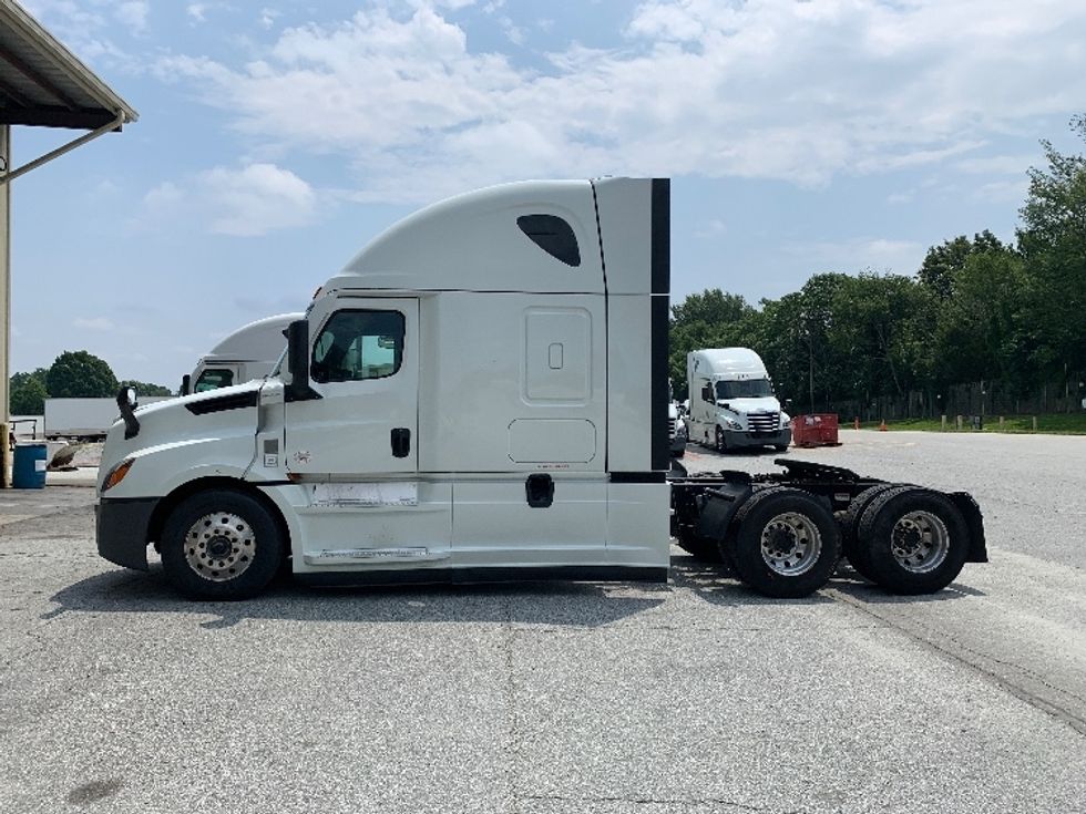 Sleeper Tractor-Heavy Duty Tractors-Freightliner-2021-T12664ST-Greensboro-NC-285,470\n\t\tmiles-$ 83,000 - Image 4