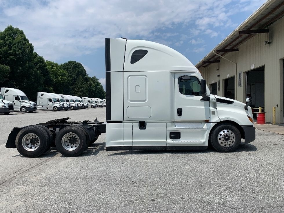 Sleeper Tractor-Heavy Duty Tractors-Freightliner-2021-T12664ST-Greensboro-NC-285,470\n\t\tmiles-$ 83,000 - Image 8