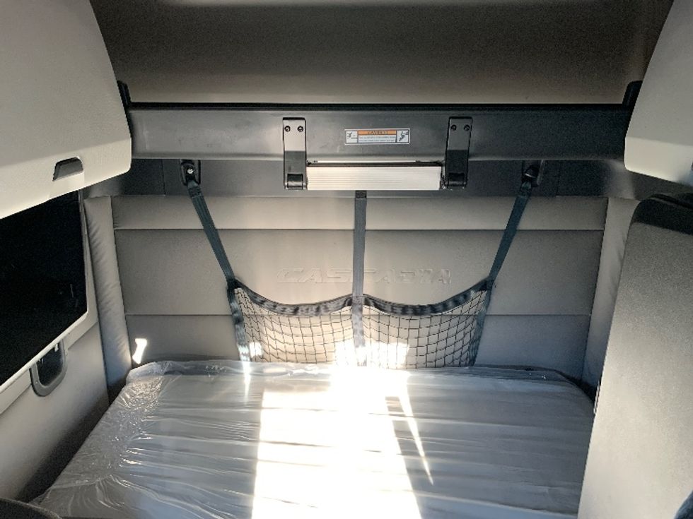 Sleeper Tractor-Heavy Duty Tractors-Freightliner-2021-T12664ST-Greensboro-NC-310,310\n\t\tmiles-$ 80,750 - Image 16