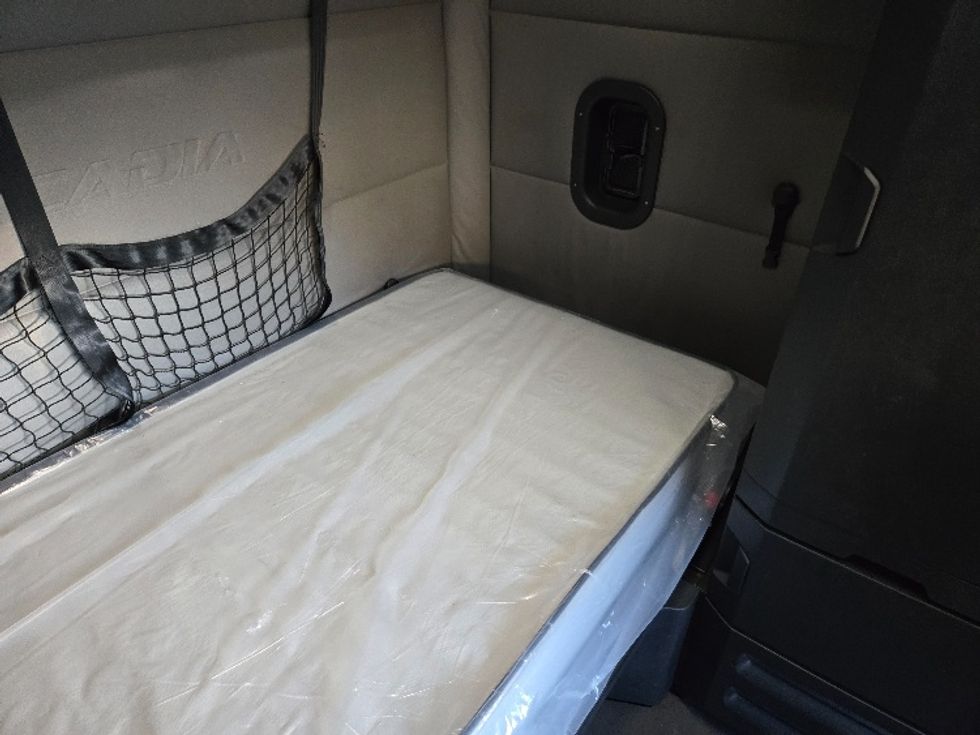 Sleeper Tractor-Heavy Duty Tractors-Freightliner-2021-T12664ST-Greensboro-NC-310,310\n\t\tmiles-$ 80,750 - Image 17