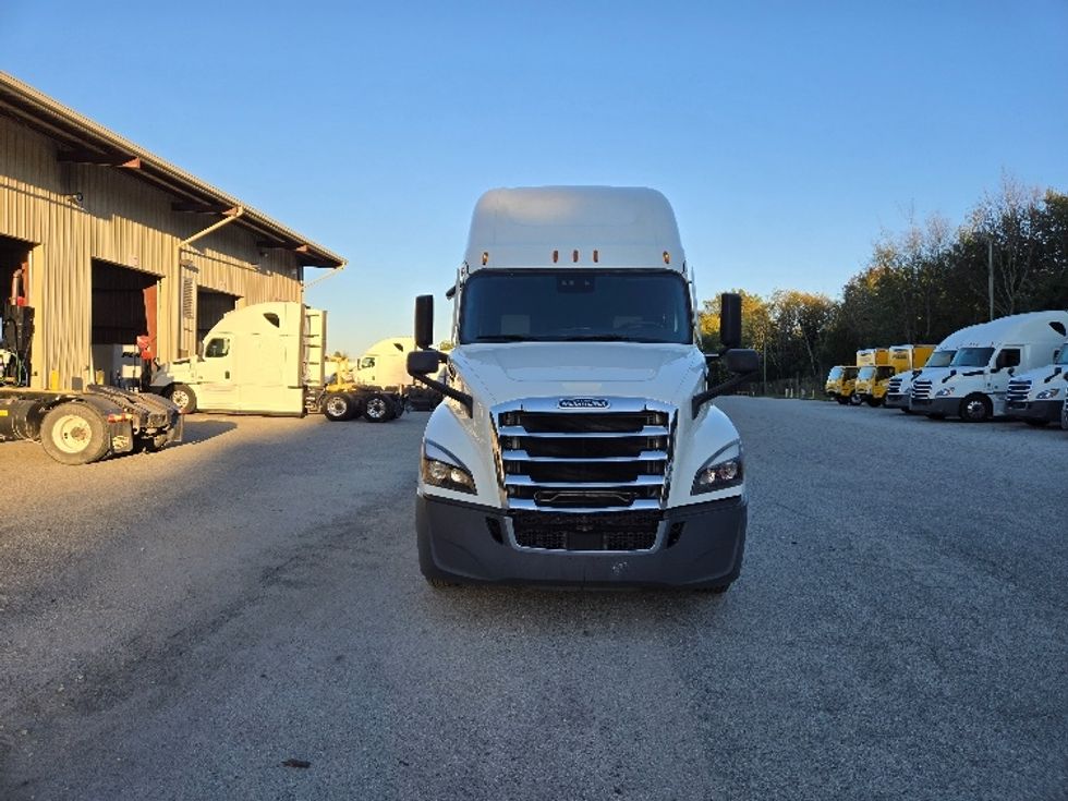 Sleeper Tractor-Heavy Duty Tractors-Freightliner-2021-T12664ST-Greensboro-NC-310,310\n\t\tmiles-$ 80,750 - Image 2