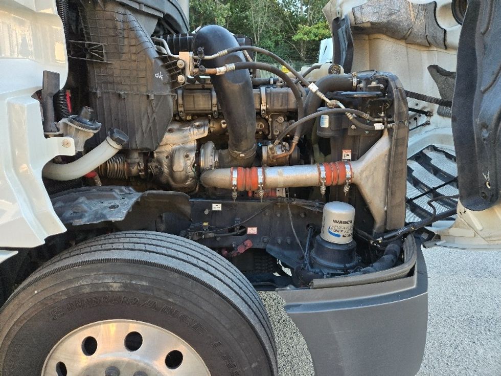 Sleeper Tractor-Heavy Duty Tractors-Freightliner-2021-T12664ST-Greensboro-NC-310,310\n\t\tmiles-$ 80,750 - Image 20