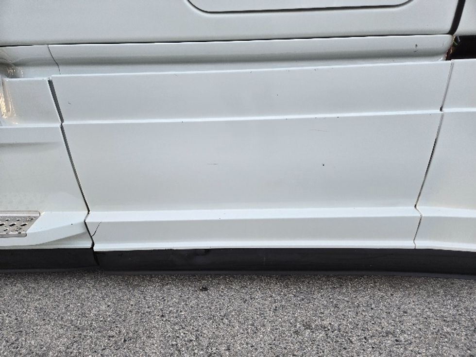 Sleeper Tractor-Heavy Duty Tractors-Freightliner-2021-T12664ST-Greensboro-NC-310,310\n\t\tmiles-$ 80,750 - Image 24