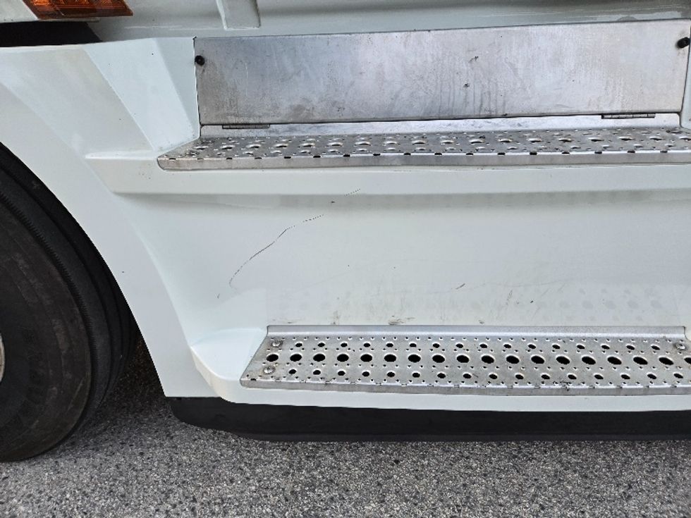 Sleeper Tractor-Heavy Duty Tractors-Freightliner-2021-T12664ST-Greensboro-NC-310,310\n\t\tmiles-$ 80,750 - Image 25