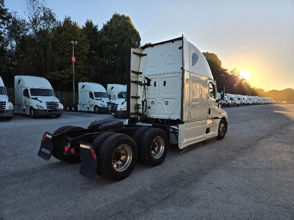 Sleeper Tractor-Heavy Duty Tractors-Freightliner-2021-T12664ST-Greensboro-NC-310,310\n\t\tmiles-$ 80,750 - Image 7