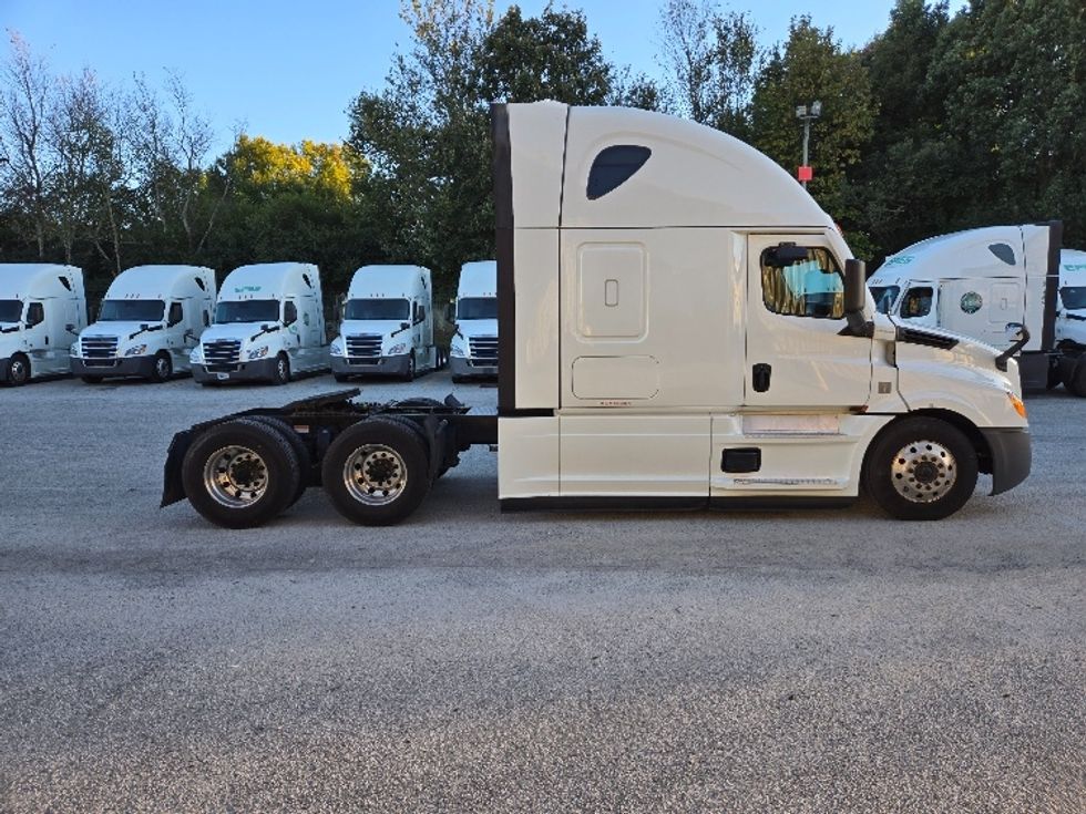 Sleeper Tractor-Heavy Duty Tractors-Freightliner-2021-T12664ST-Greensboro-NC-310,310\n\t\tmiles-$ 80,750 - Image 8