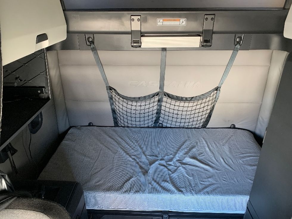 Sleeper Tractor-Heavy Duty Tractors-Freightliner-2021-T12664ST-Greensboro-NC-322,179\n\t\tmiles-$ 74,750 - Image 16