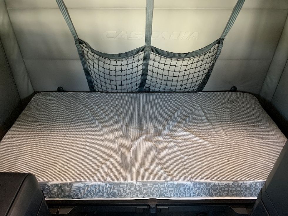 Sleeper Tractor-Heavy Duty Tractors-Freightliner-2021-T12664ST-Greensboro-NC-322,179\n\t\tmiles-$ 74,750 - Image 17