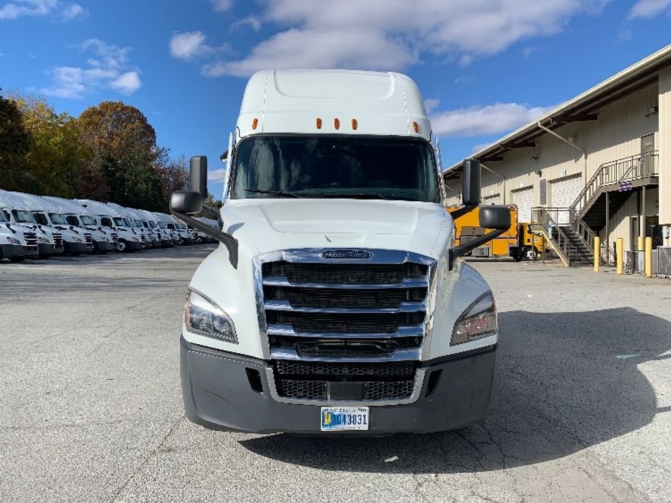 Sleeper Tractor-Heavy Duty Tractors-Freightliner-2021-T12664ST-Greensboro-NC-322,179\n\t\tmiles-$ 74,750 - Image 2