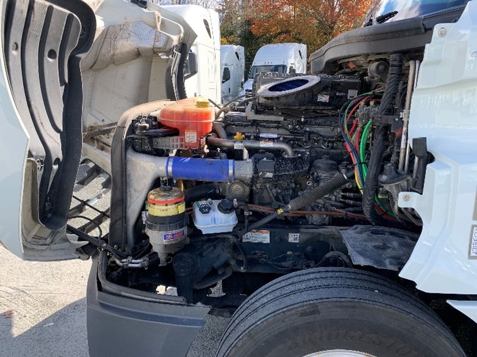 Sleeper Tractor-Heavy Duty Tractors-Freightliner-2021-T12664ST-Greensboro-NC-322,179\n\t\tmiles-$ 74,750 - Image 21