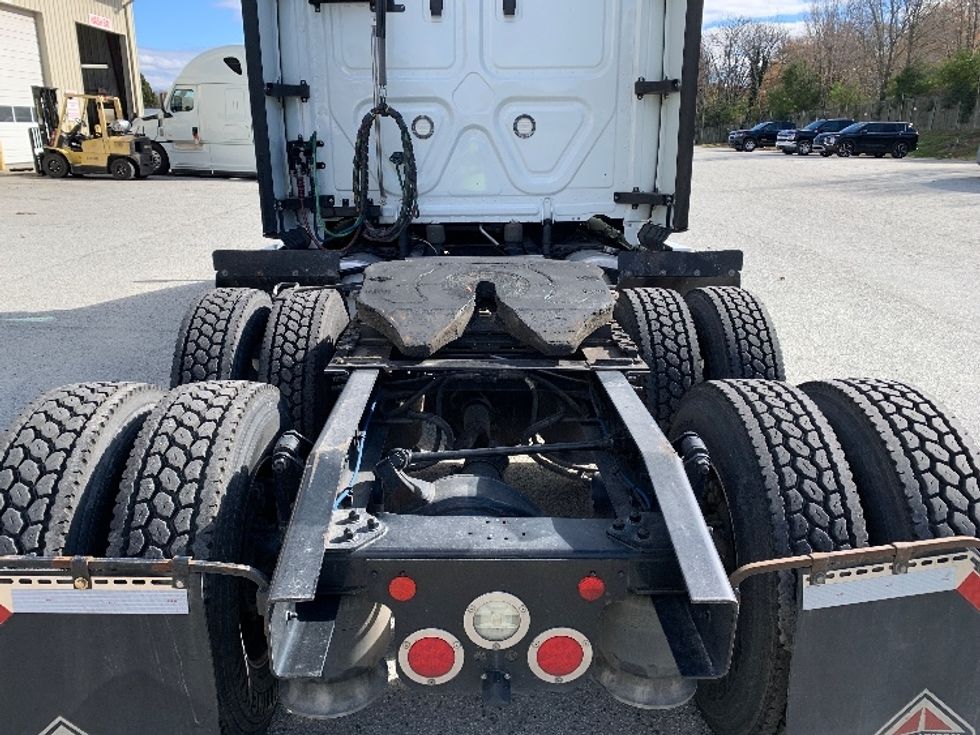 Sleeper Tractor-Heavy Duty Tractors-Freightliner-2021-T12664ST-Greensboro-NC-322,179\n\t\tmiles-$ 74,750 - Image 6