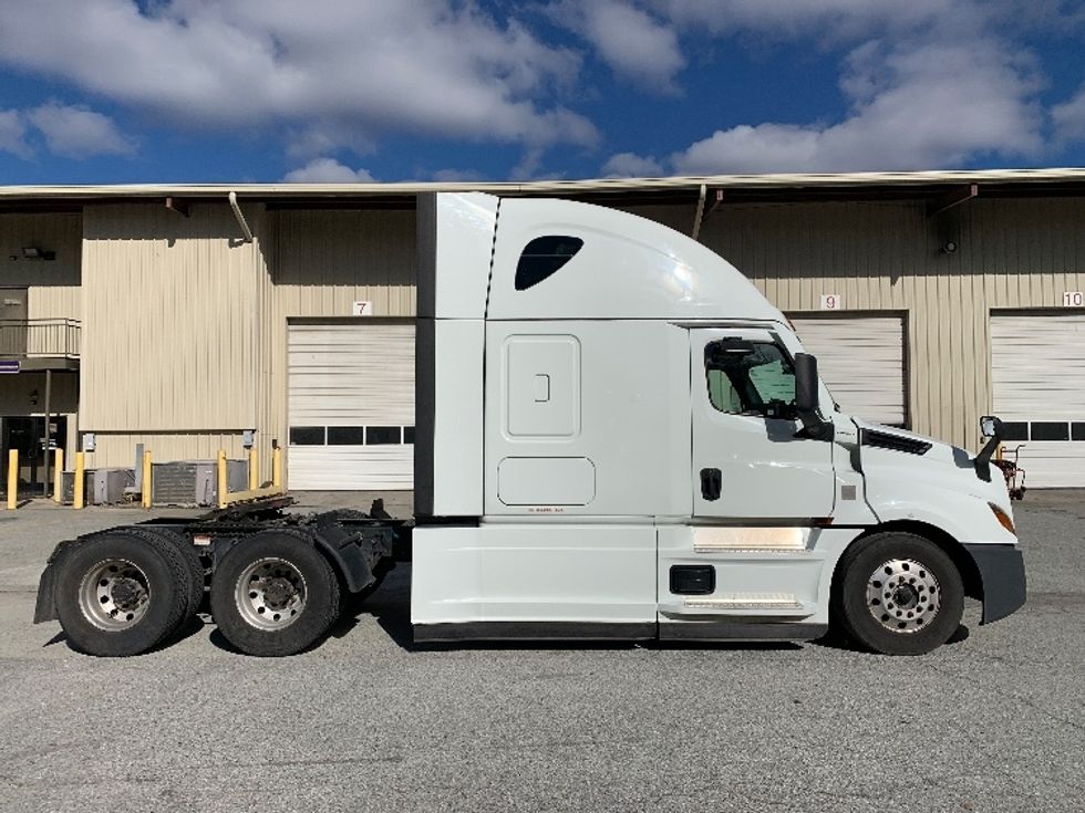 Sleeper Tractor-Heavy Duty Tractors-Freightliner-2021-T12664ST-Greensboro-NC-322,179\n\t\tmiles-$ 74,750 - Image 8