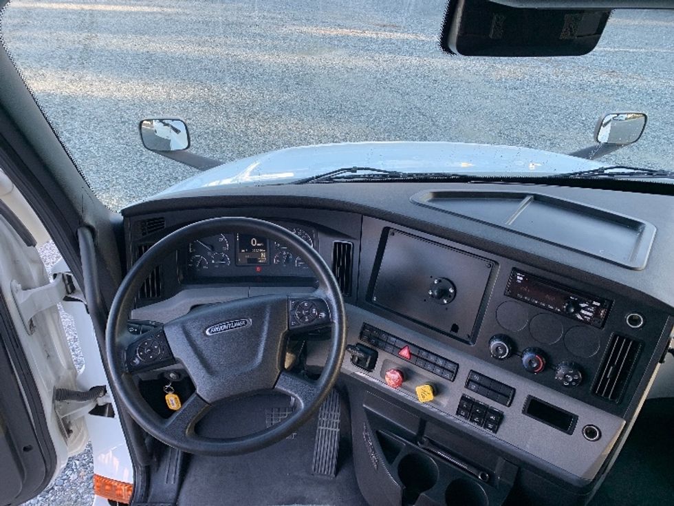 Sleeper Tractor-Heavy Duty Tractors-Freightliner-2021-T12664ST-Greensboro-NC-335,580\n\t\tmiles-$ 86,000 - Image 11