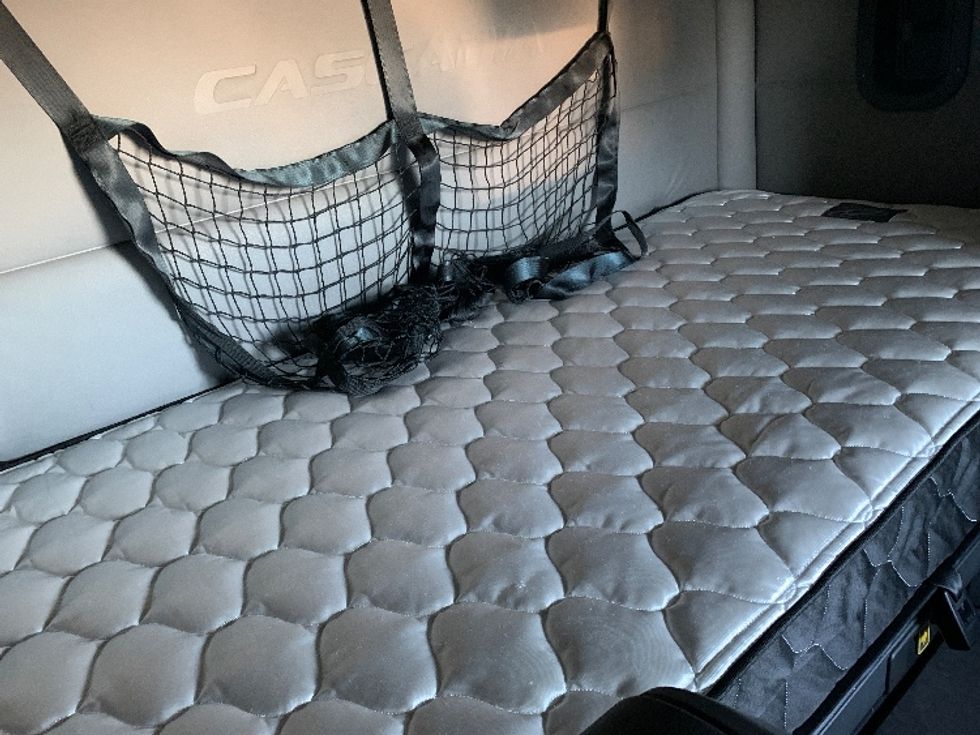 Sleeper Tractor-Heavy Duty Tractors-Freightliner-2021-T12664ST-Greensboro-NC-335,580\n\t\tmiles-$ 86,000 - Image 16