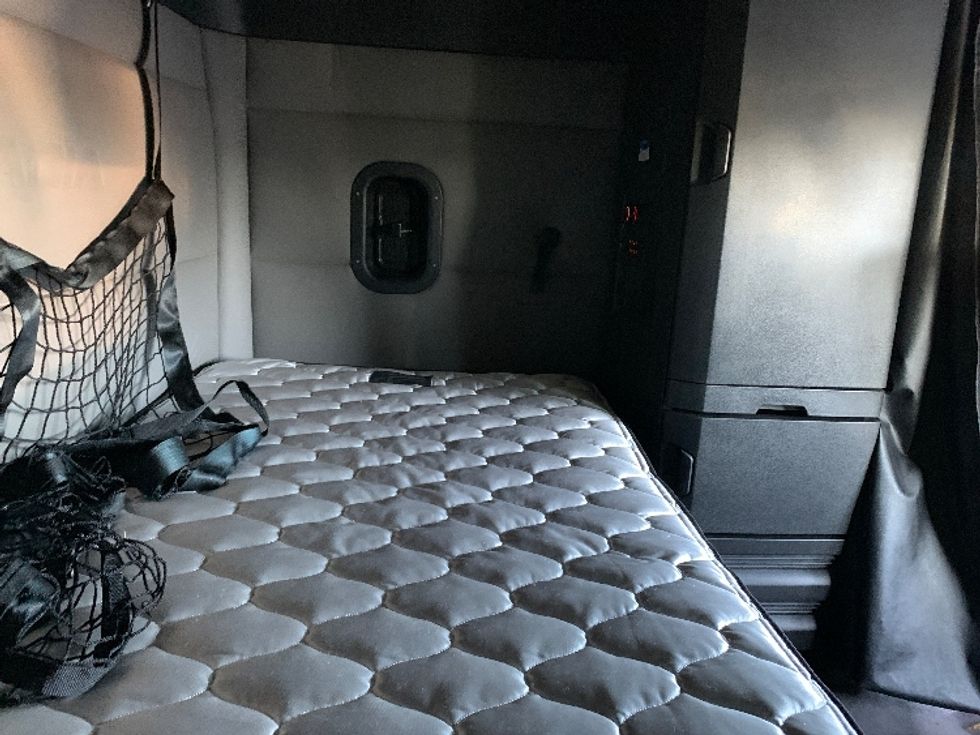 Sleeper Tractor-Heavy Duty Tractors-Freightliner-2021-T12664ST-Greensboro-NC-335,580\n\t\tmiles-$ 86,000 - Image 18