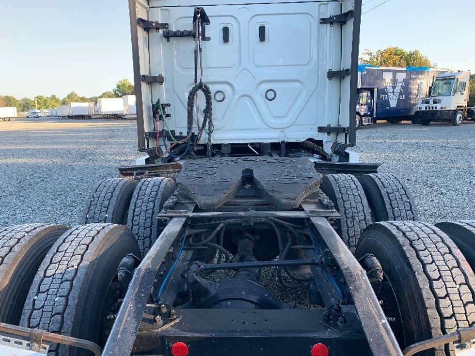 Sleeper Tractor-Heavy Duty Tractors-Freightliner-2021-T12664ST-Greensboro-NC-335,580\n\t\tmiles-$ 86,000 - Image 6