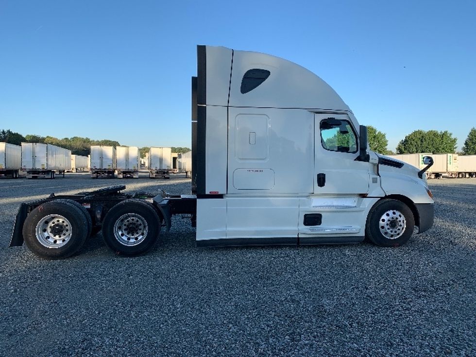 Sleeper Tractor-Heavy Duty Tractors-Freightliner-2021-T12664ST-Greensboro-NC-335,580\n\t\tmiles-$ 86,000 - Image 8