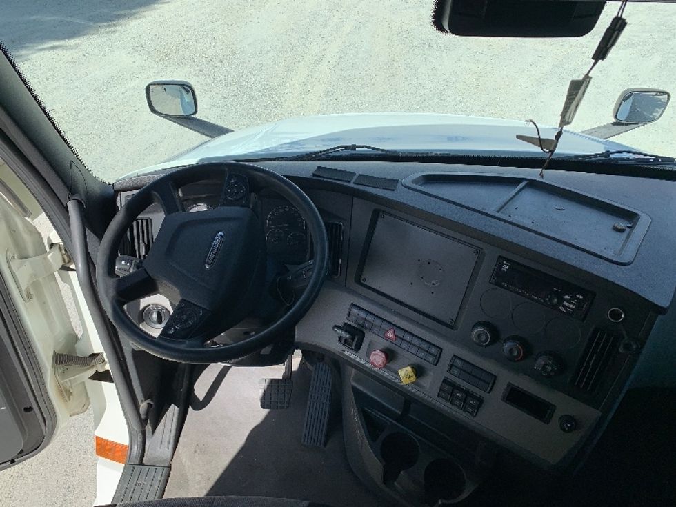 Sleeper Tractor-Heavy Duty Tractors-Freightliner-2021-T12664ST-Greensboro-NC-356,241\n\t\tmiles-$ 79,000 - Image 11